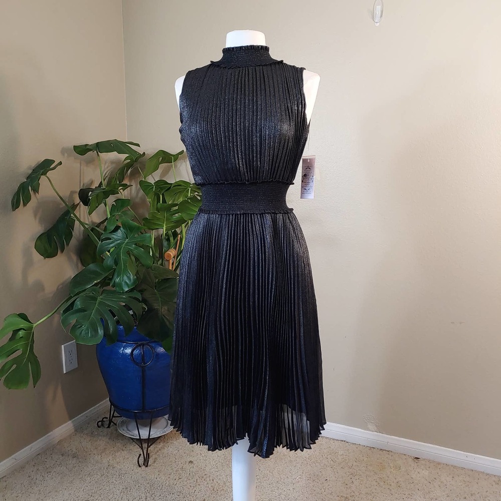 Nanette Lepore - Black/Silver Pleated Sleeveless Smocked Neck  Dress - Size 4